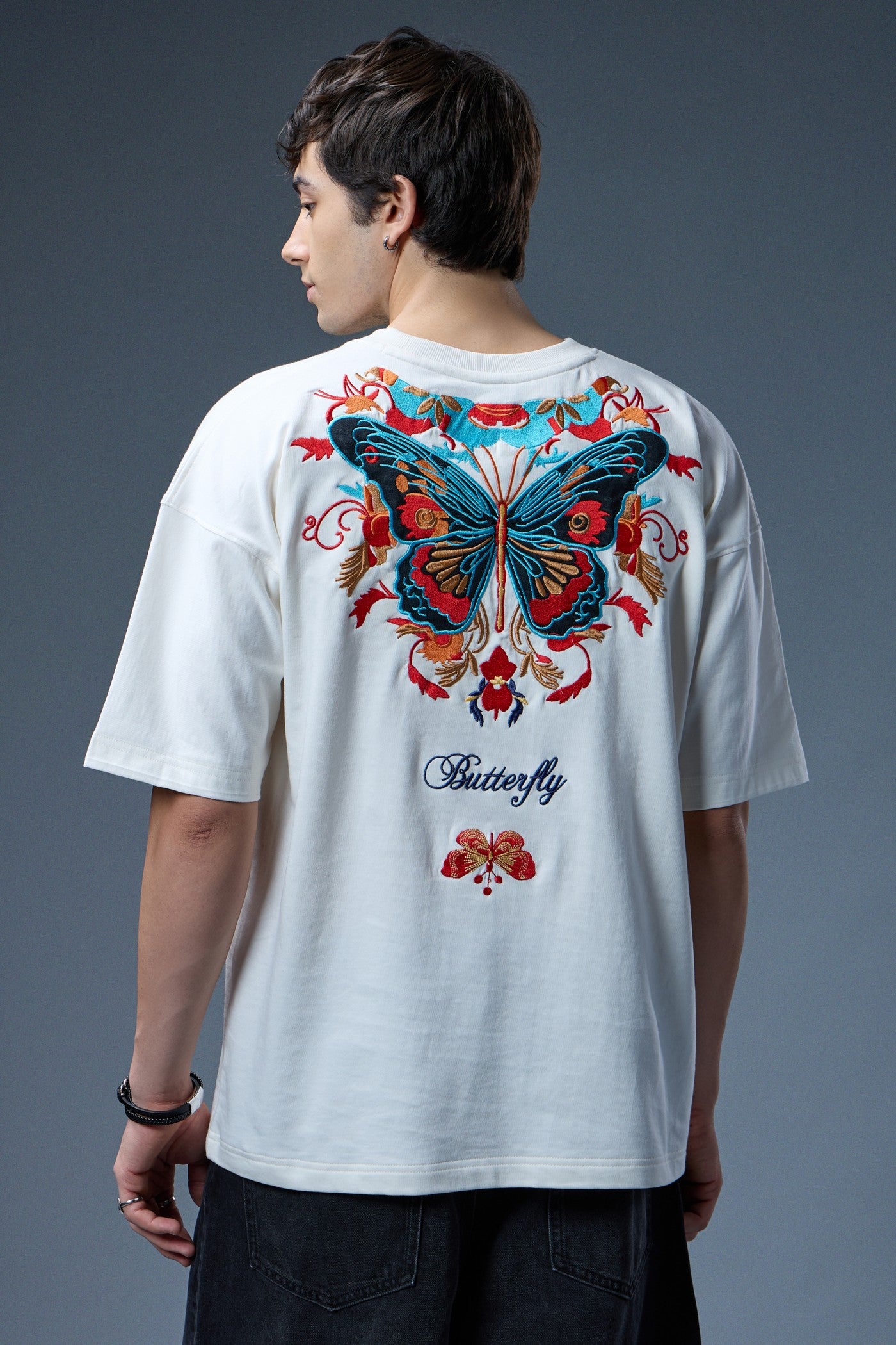 BUTTERFLY EMBROIDERED OVERSIZED T-SHIRT