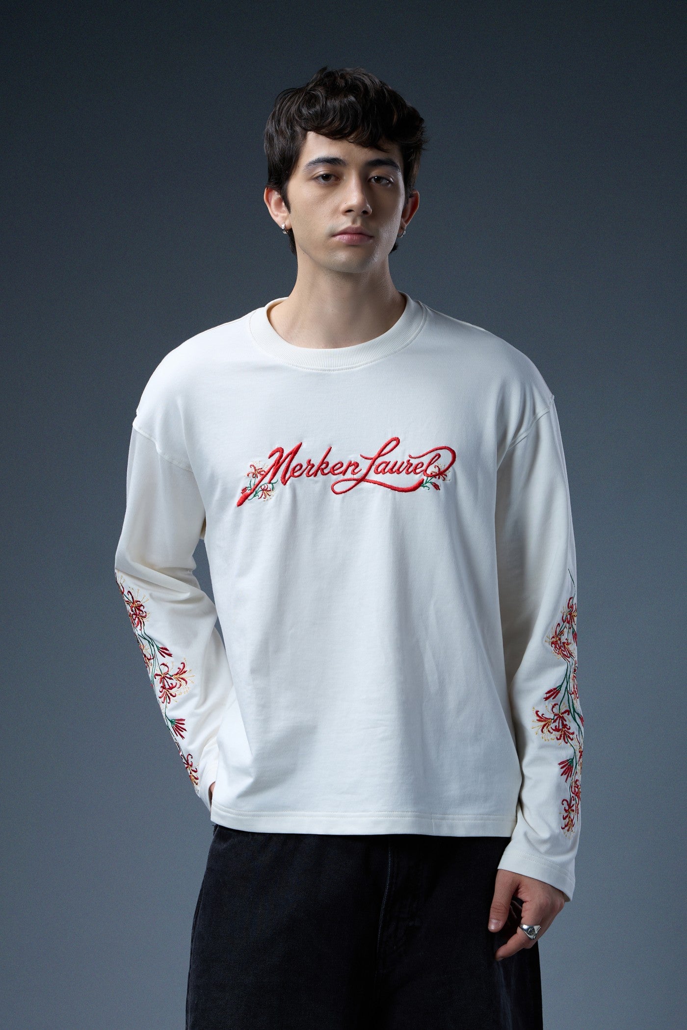 SPIDER LILY EMBROIDERED LONG-SLEEVE T-SHIRT