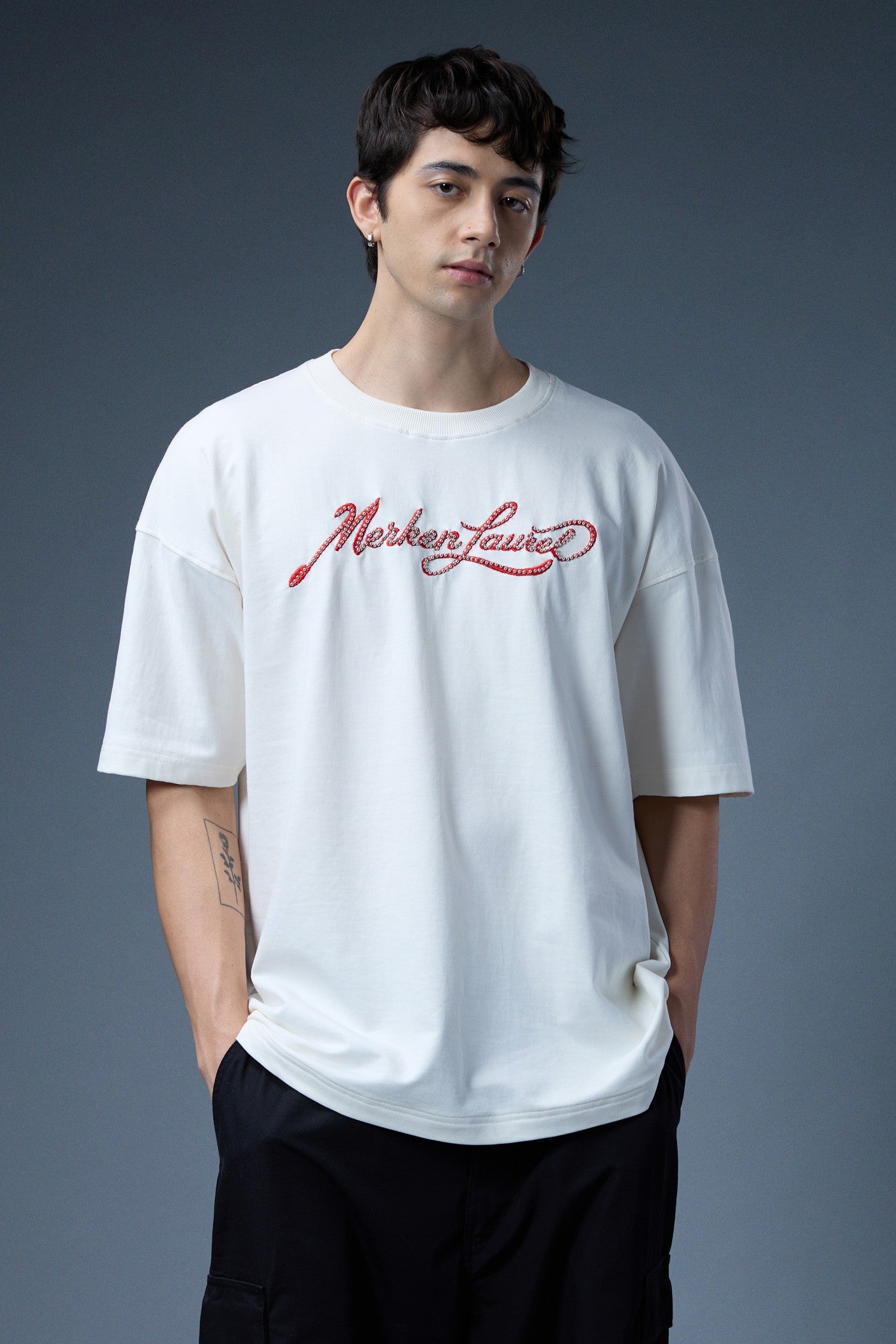 SIGNATURE EMBROIDERED OVERSIZED T-SHIRT