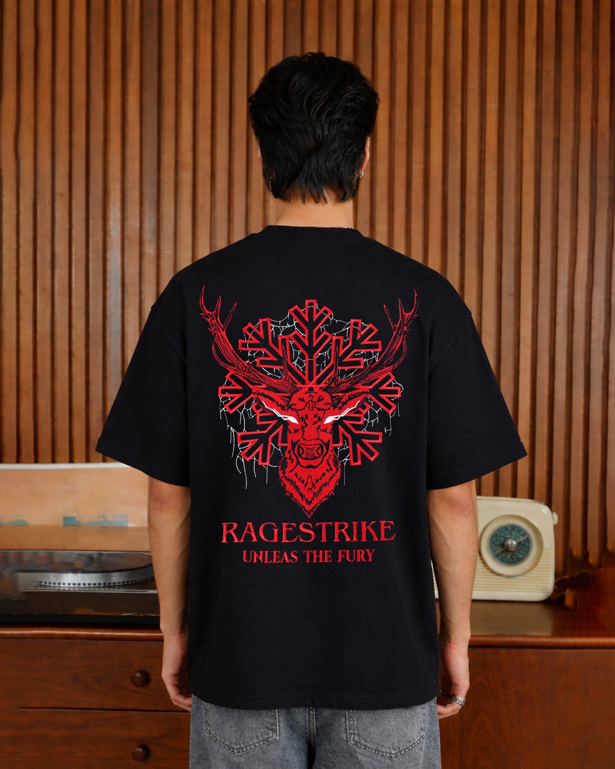DEER EMBROIDERED OVERSIZED T-SHIRT