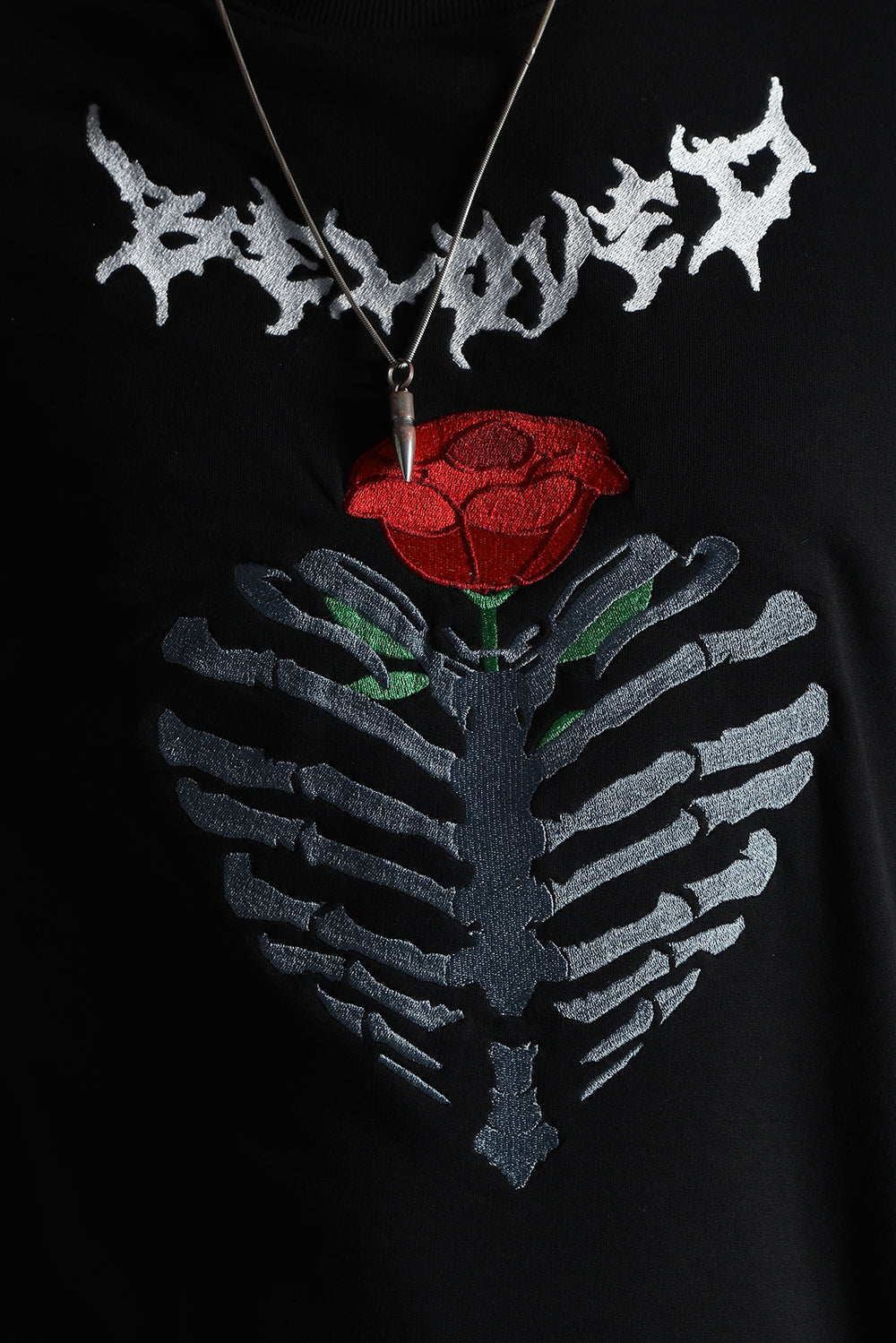 RIBCAGE ROSE RELAXED FIT EMBROIDERED T-SHIRT