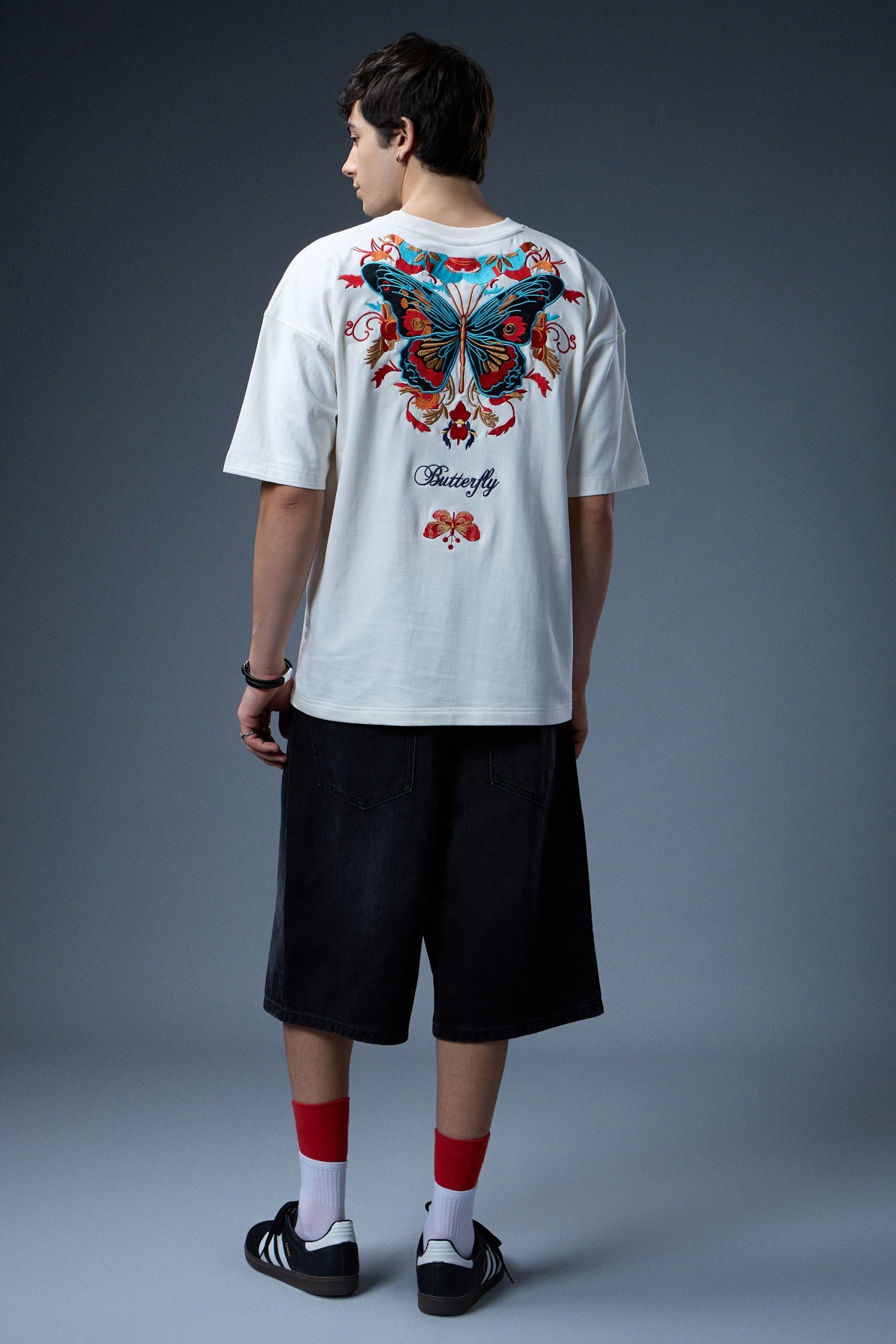 BUTTERFLY EMBROIDERED OVERSIZED T-SHIRT