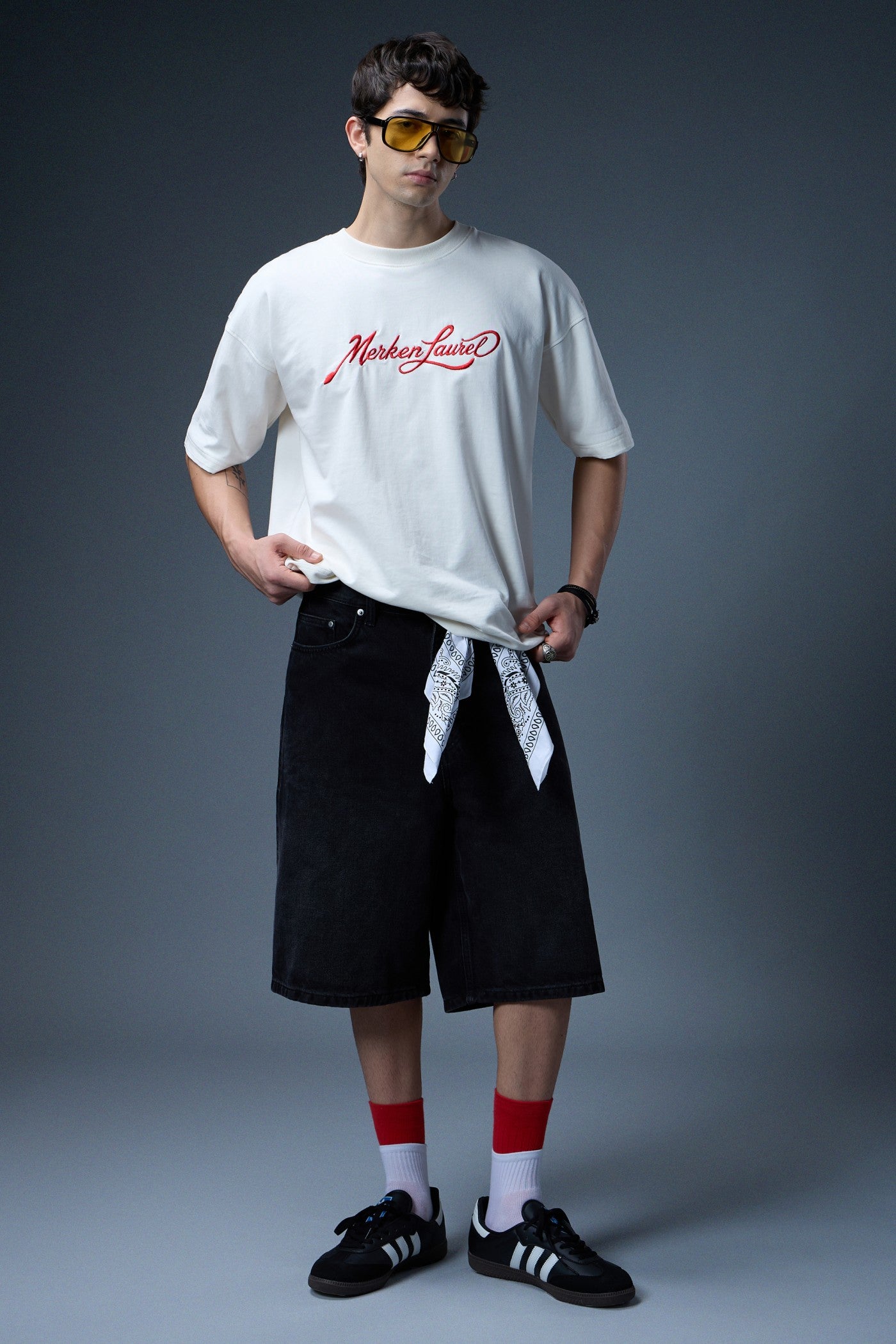 BUTTERFLY EMBROIDERED OVERSIZED T-SHIRT