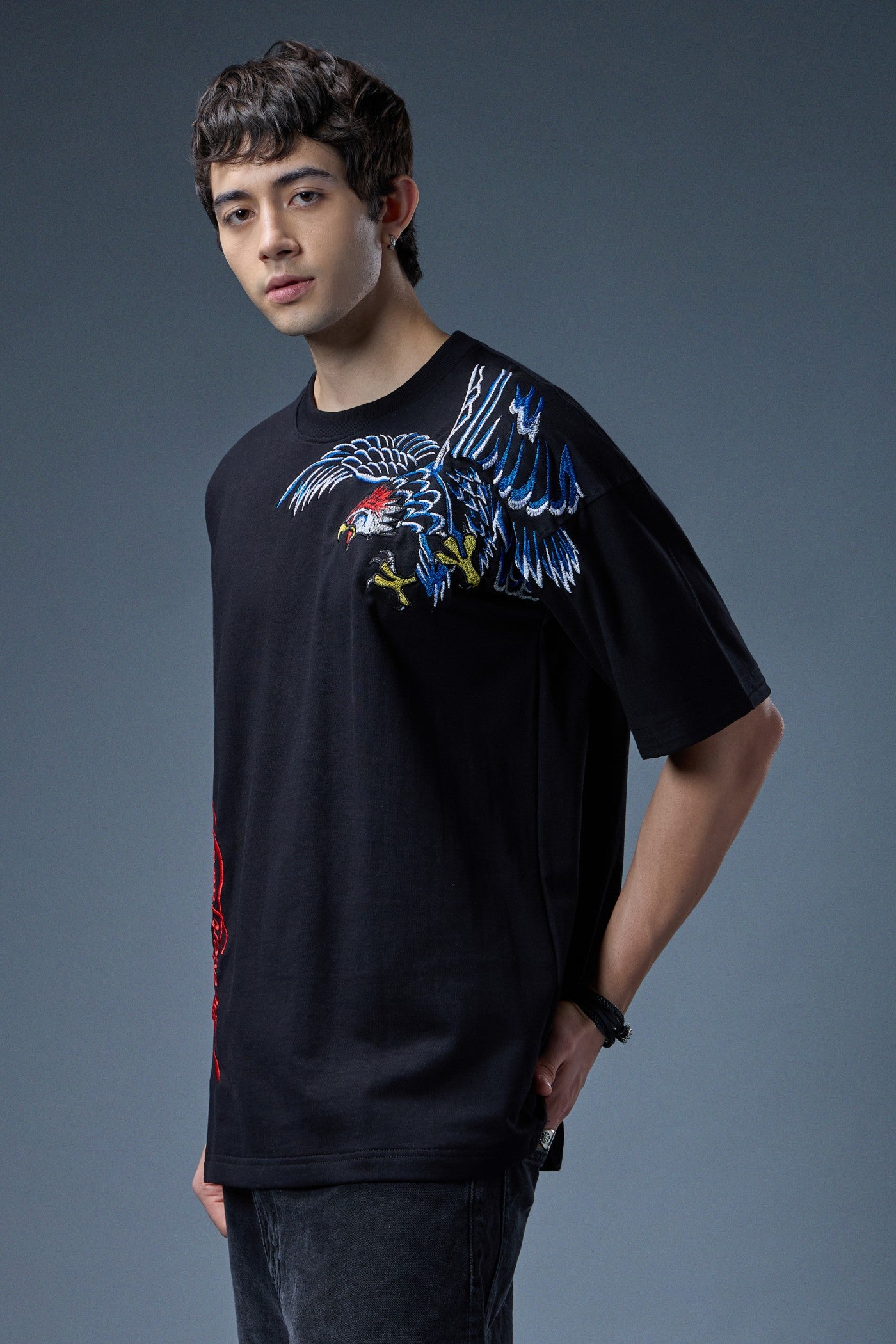 EAGLE STRIKE EMBROIDERED OVERSIZED T-SHIRT