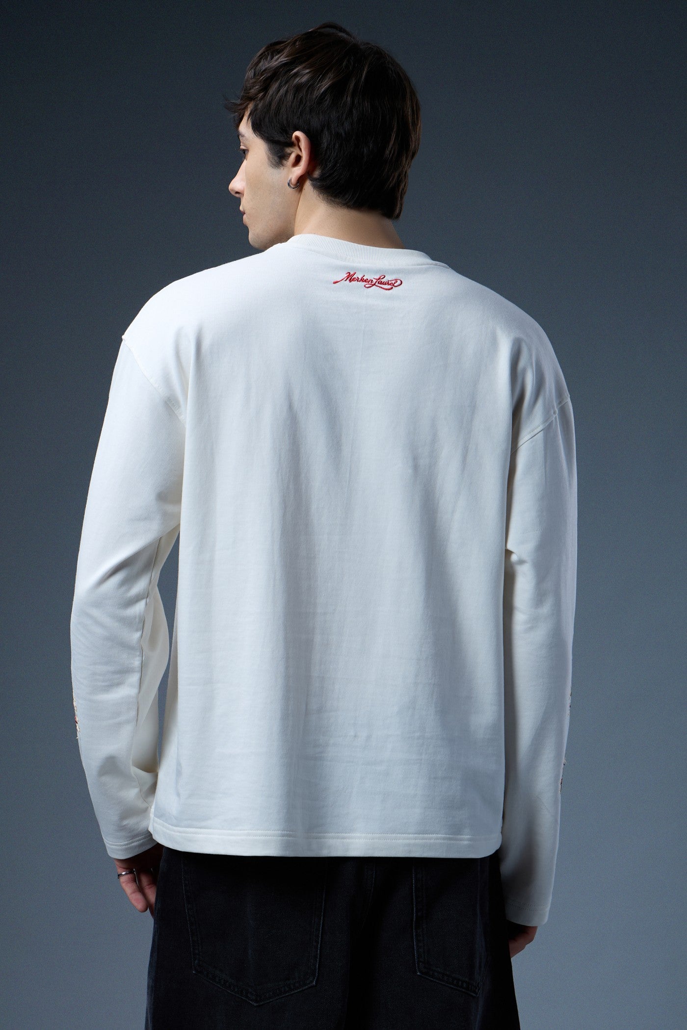 SPIDER LILY EMBROIDERED LONG-SLEEVE T-SHIRT