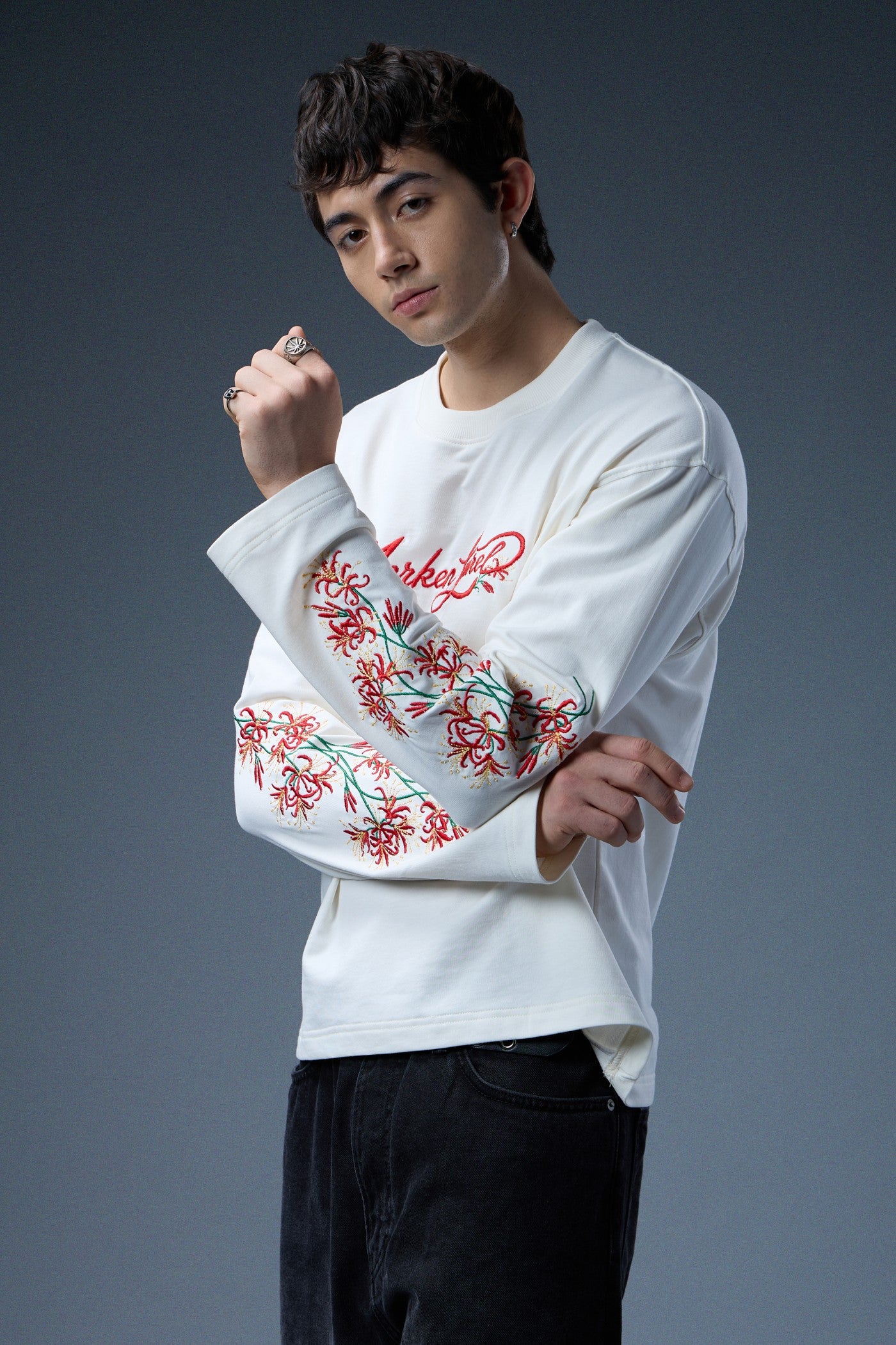 SPIDER LILY EMBROIDERED LONG-SLEEVE T-SHIRT