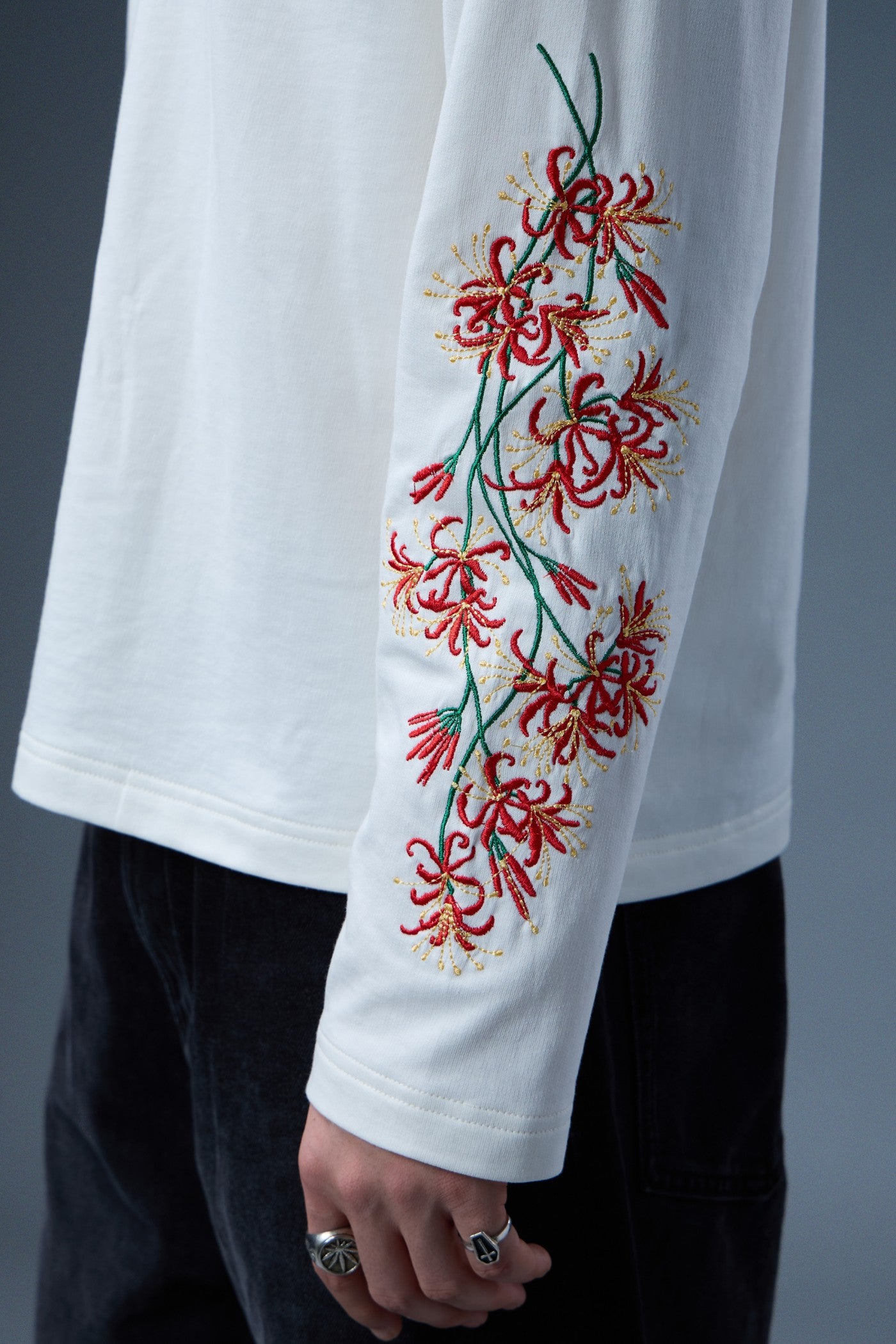 SPIDER LILY EMBROIDERED LONG-SLEEVE T-SHIRT