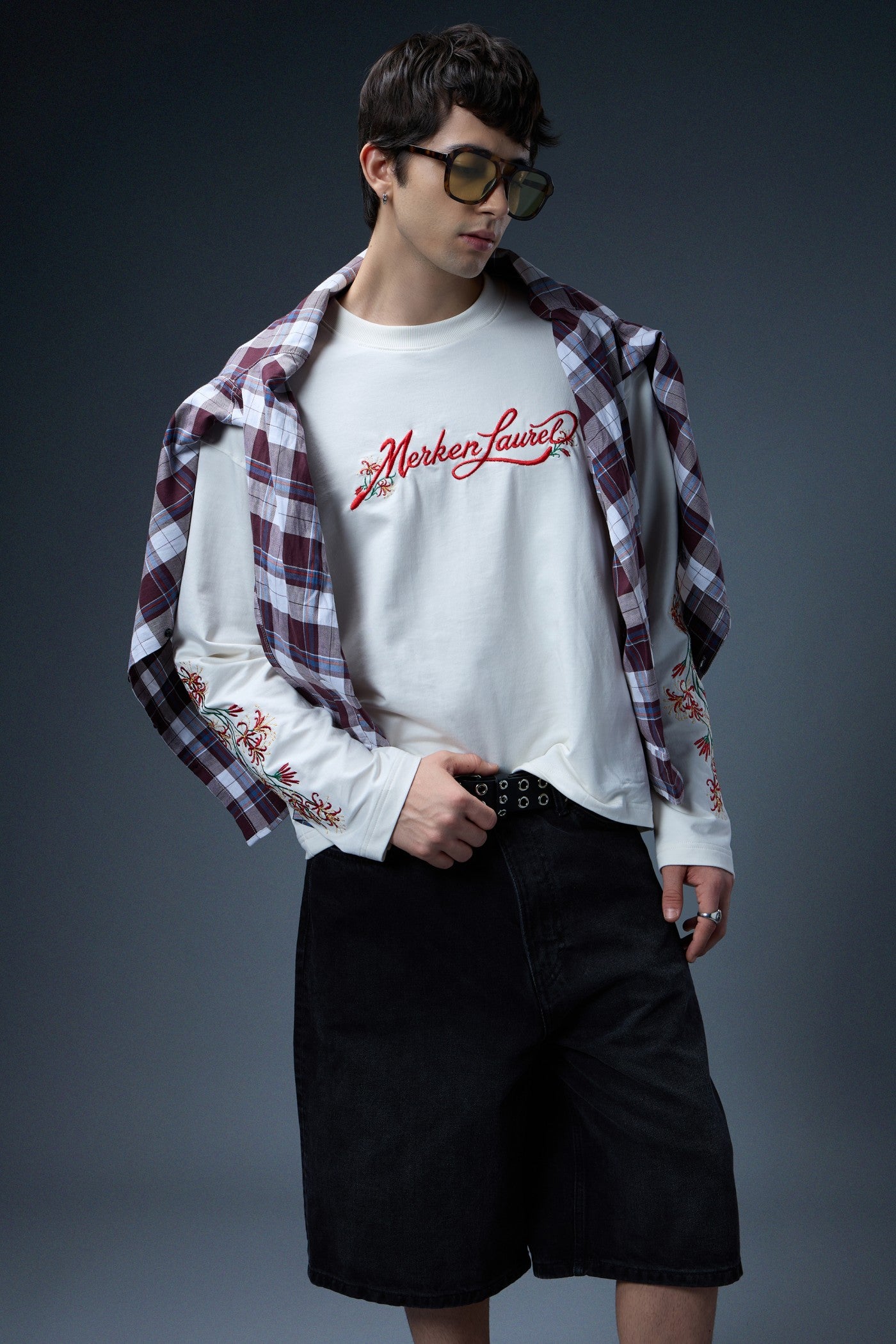 SPIDER LILY EMBROIDERED LONG-SLEEVE T-SHIRT