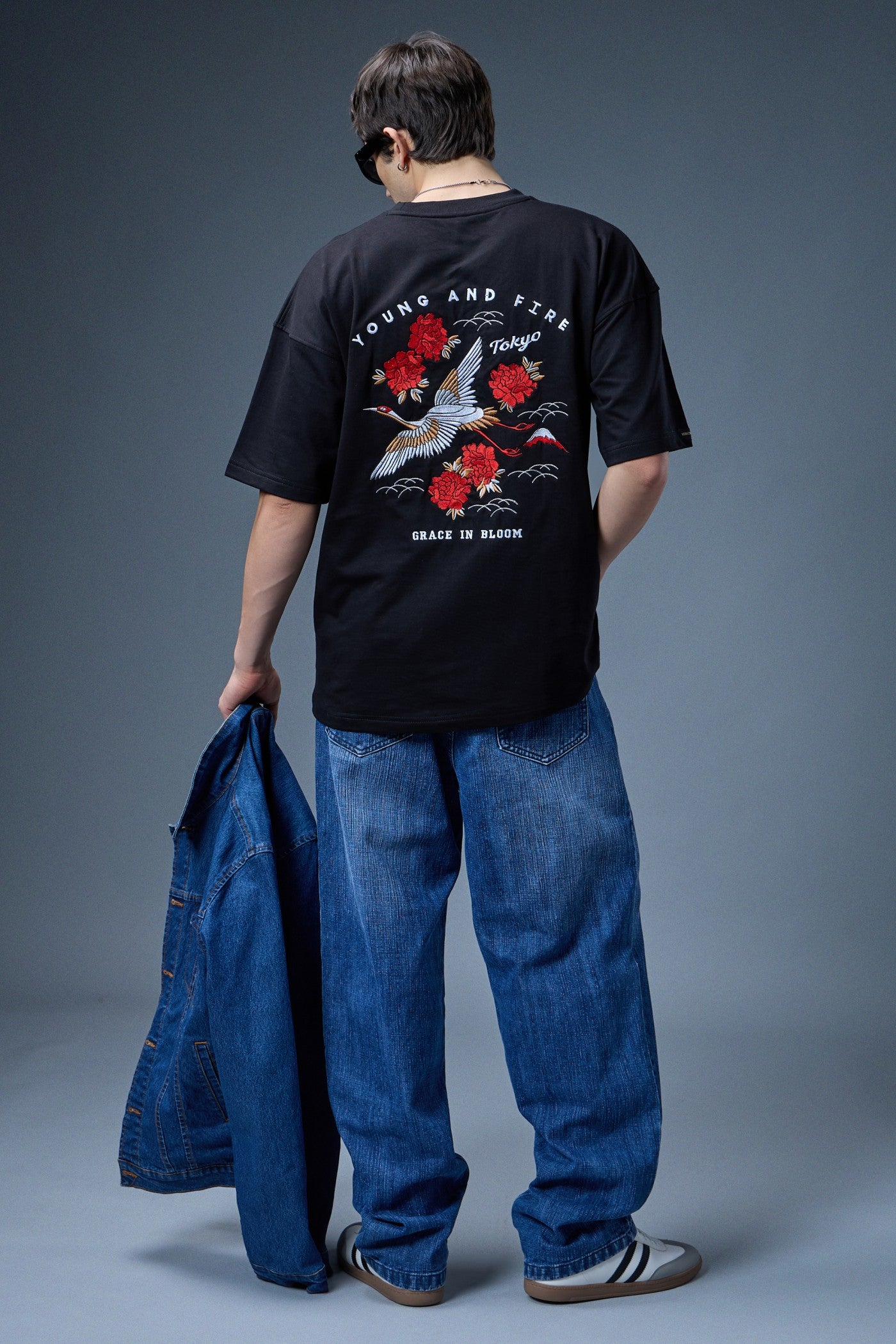 TOKYO SWAN EMBROIDERED OVERSIZED T-SHIRT