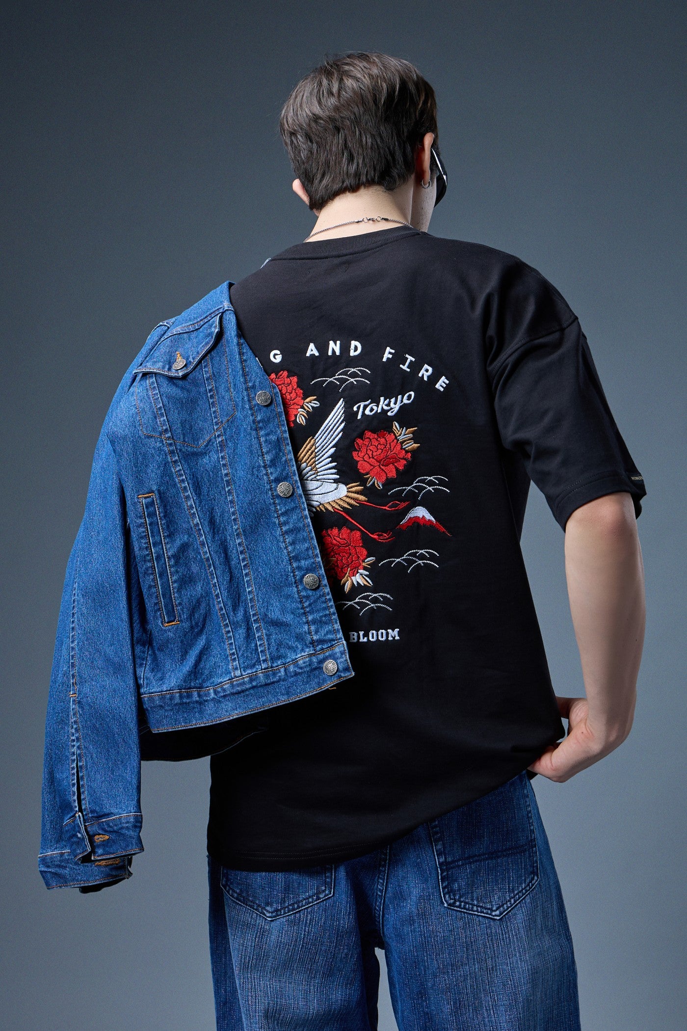 TOKYO SWAN EMBROIDERED OVERSIZED T-SHIRT
