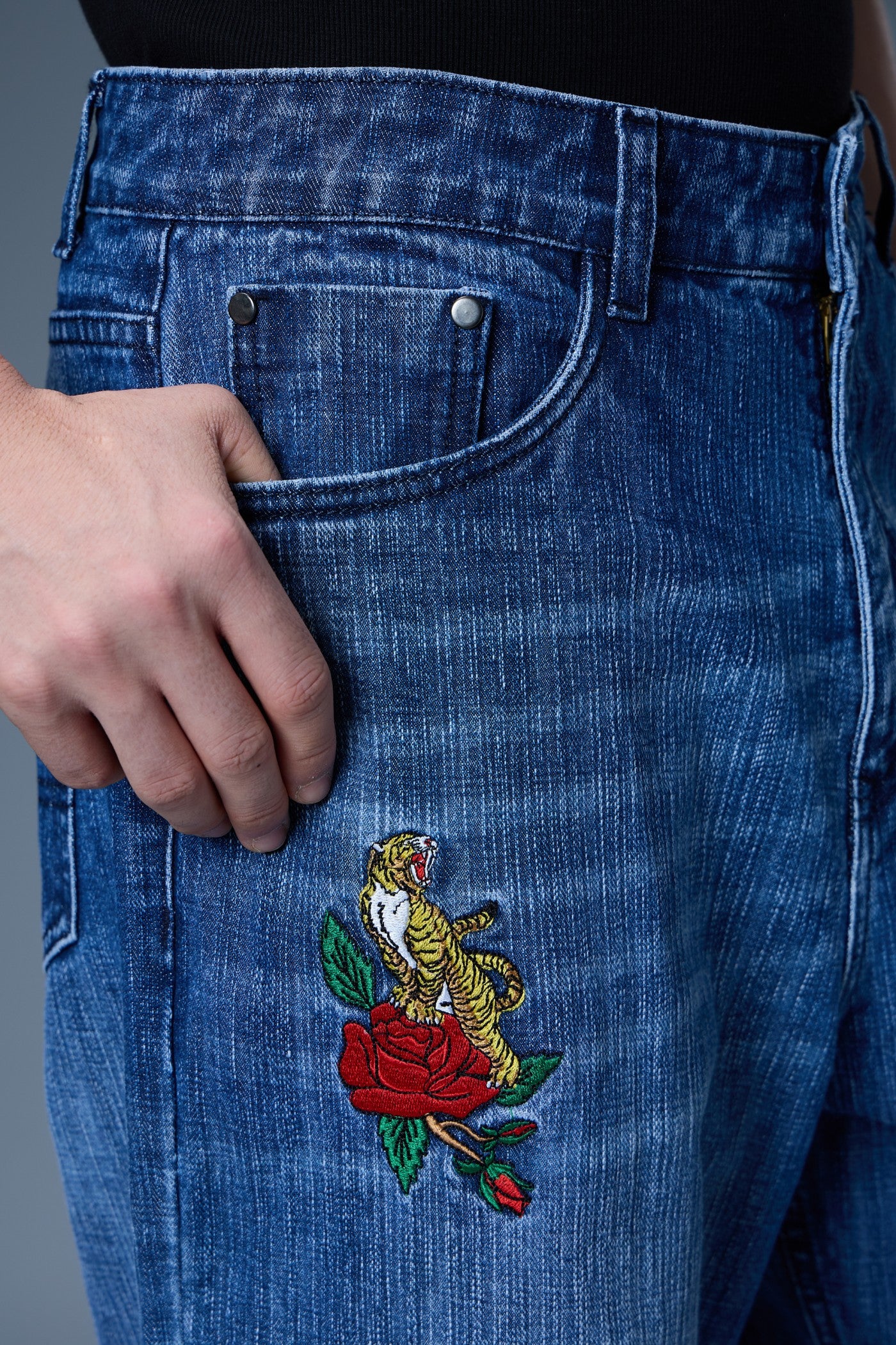 TIGER ROSE EMBROIDERED BAGGY DENIM JEANS