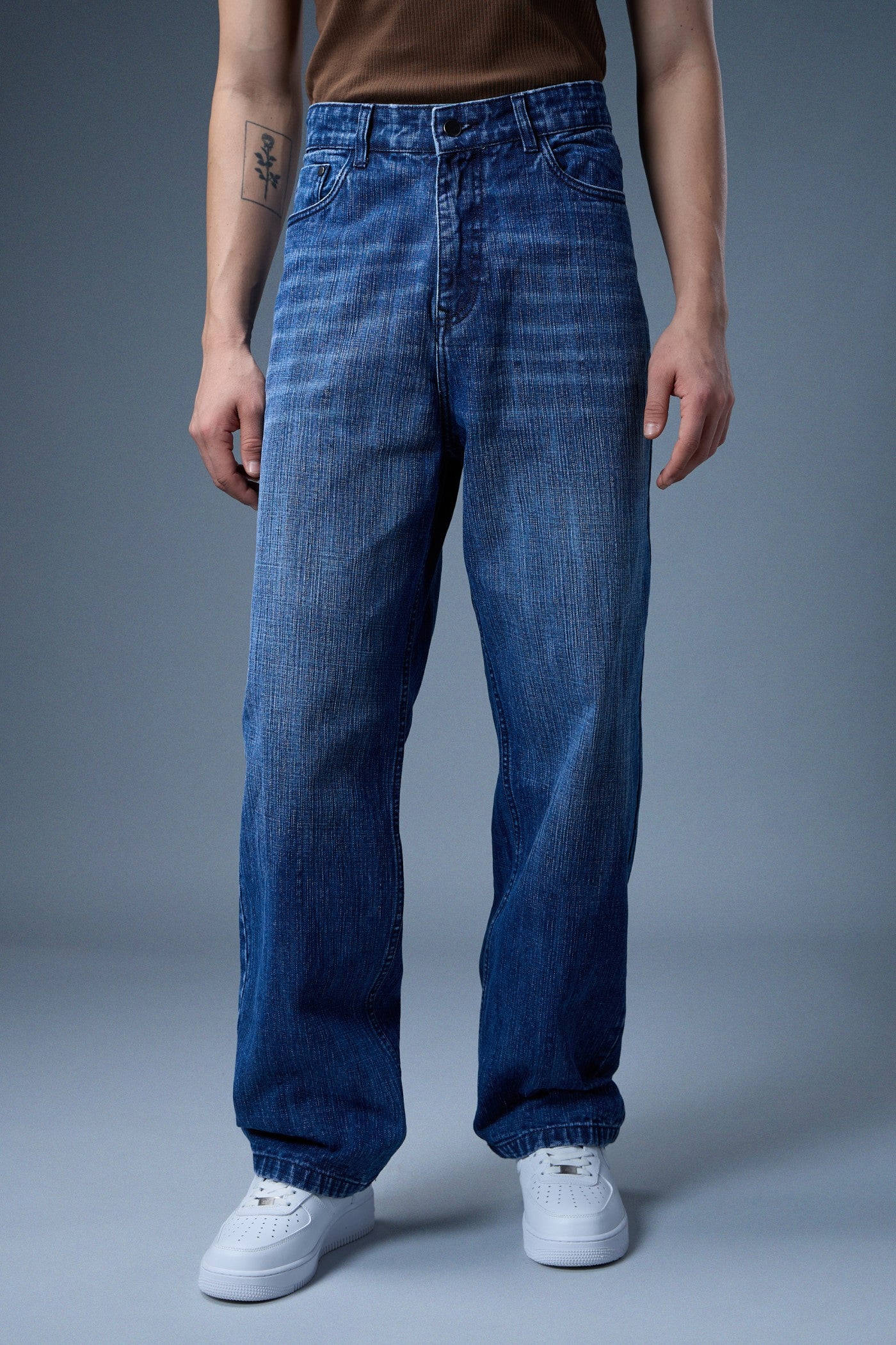CLASSIC WASH BAGGY DENIM JEANS